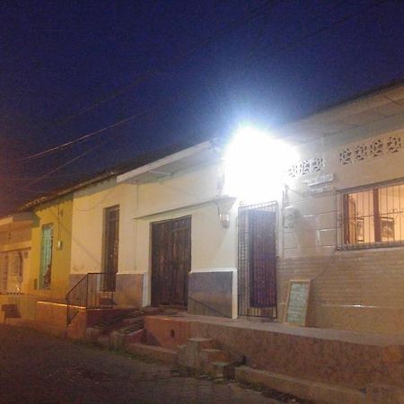Casa Nica Leon Hostel المظهر الخارجي الصورة